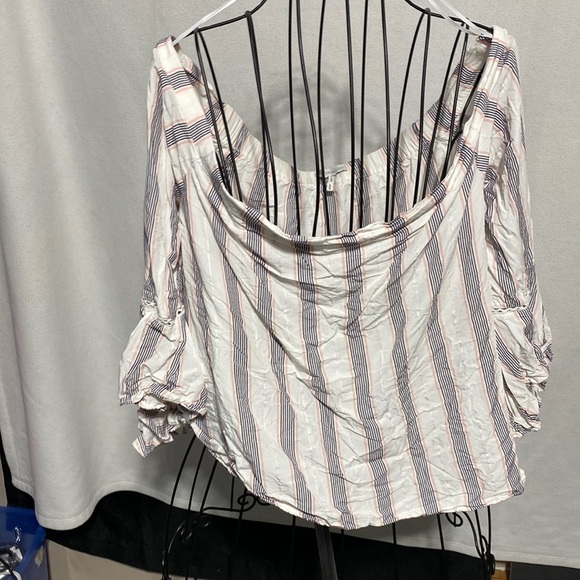 Off the shoulder blouse​​ - Picture 2 of 6